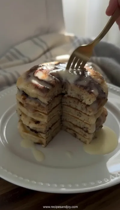 Cinnamon Roll Pancakes Recipe - cooking process