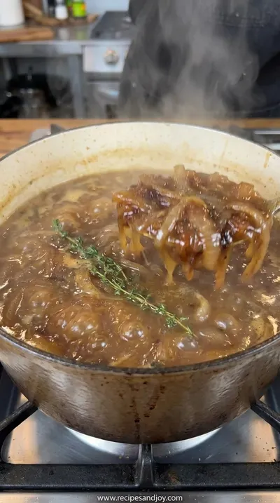 Vegan French Onion Soup: Hearty and Flavorful - cooking process